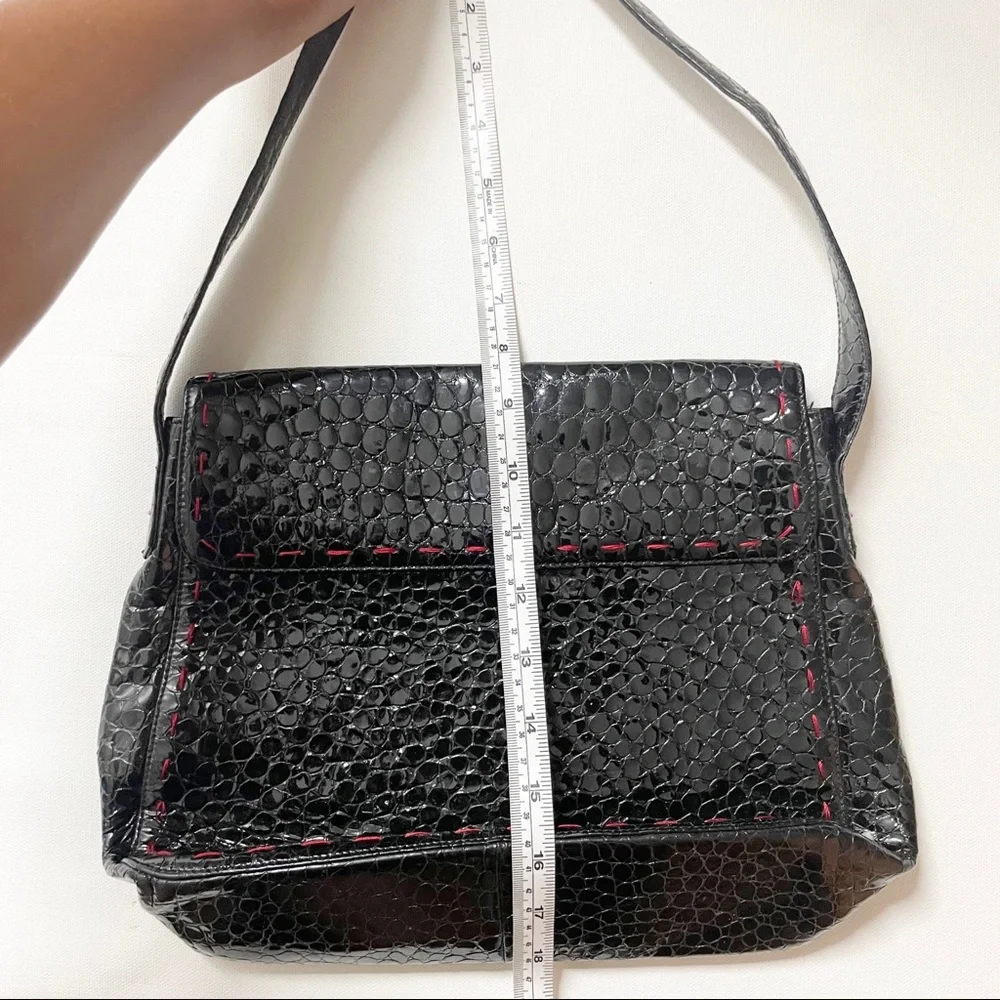 BCBG MAX AZRIA BLACK ITALIAN LEATHER SHOULDER BAG RED STITCHING RED INTERIOR - Picture 11 of 12